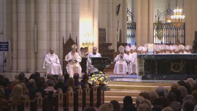 Un centenar de obispos celebran una misa en La Almudena por las víctimas de la DANA