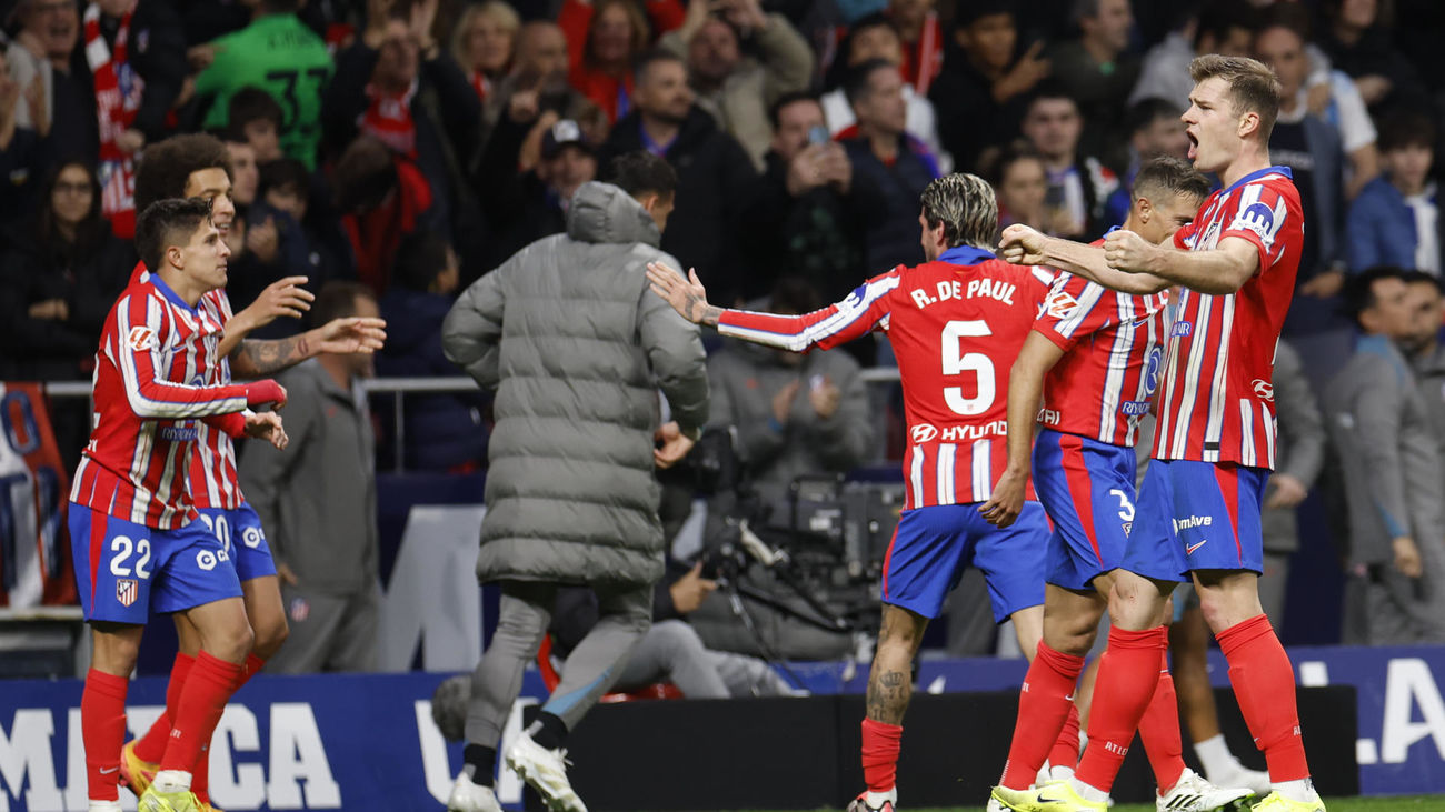 Sorloth festeja su gol al Alavés