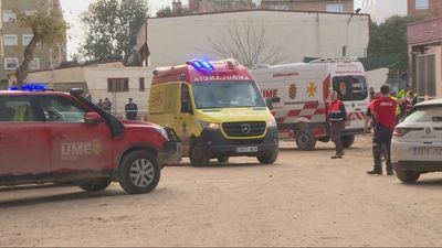 Muere un operario al derrumbarse parte del tejado de un colegio en Massanassa