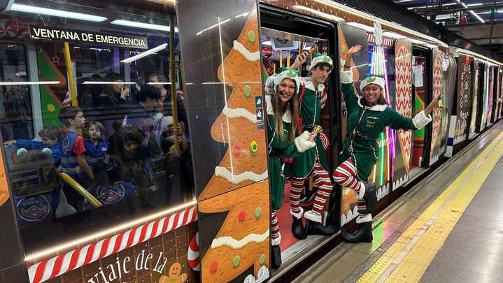 Elfas y elfos en el Tren de la Navidad