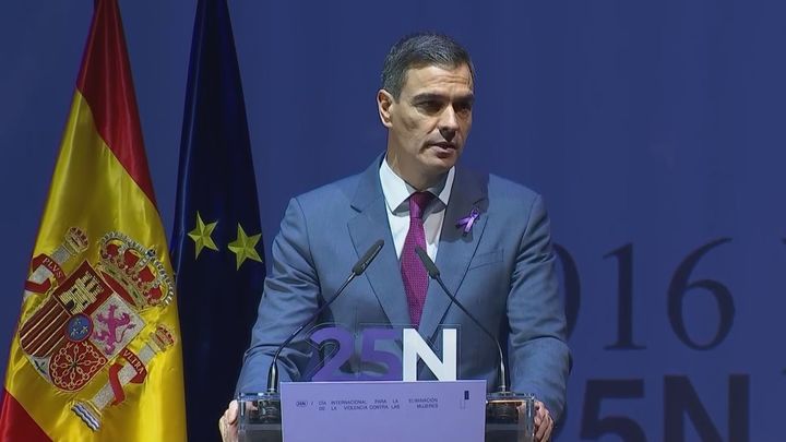 Sánchez inaugura el acto del 25N subrayando que cada mujer maltratada constituye una "derrota democrática"