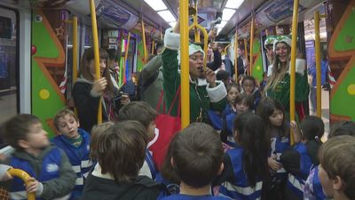 Comienza el viaje de la Navidad en Metro con un tren mágico que recorre la Línea 6