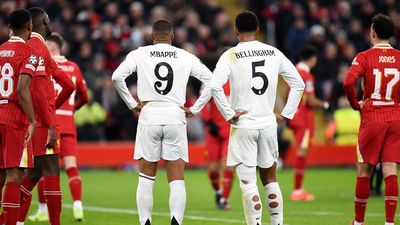 2-0. El Real Madrid pierde en Anfield y se aleja de octavos