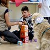 El Hospital de Torrejón incorpora animales al tratamiento de niños con autismo