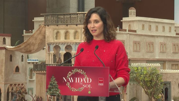 Isabel Díaz Ayuso inaugura el tradicional Belén de la Real Casa de Correos