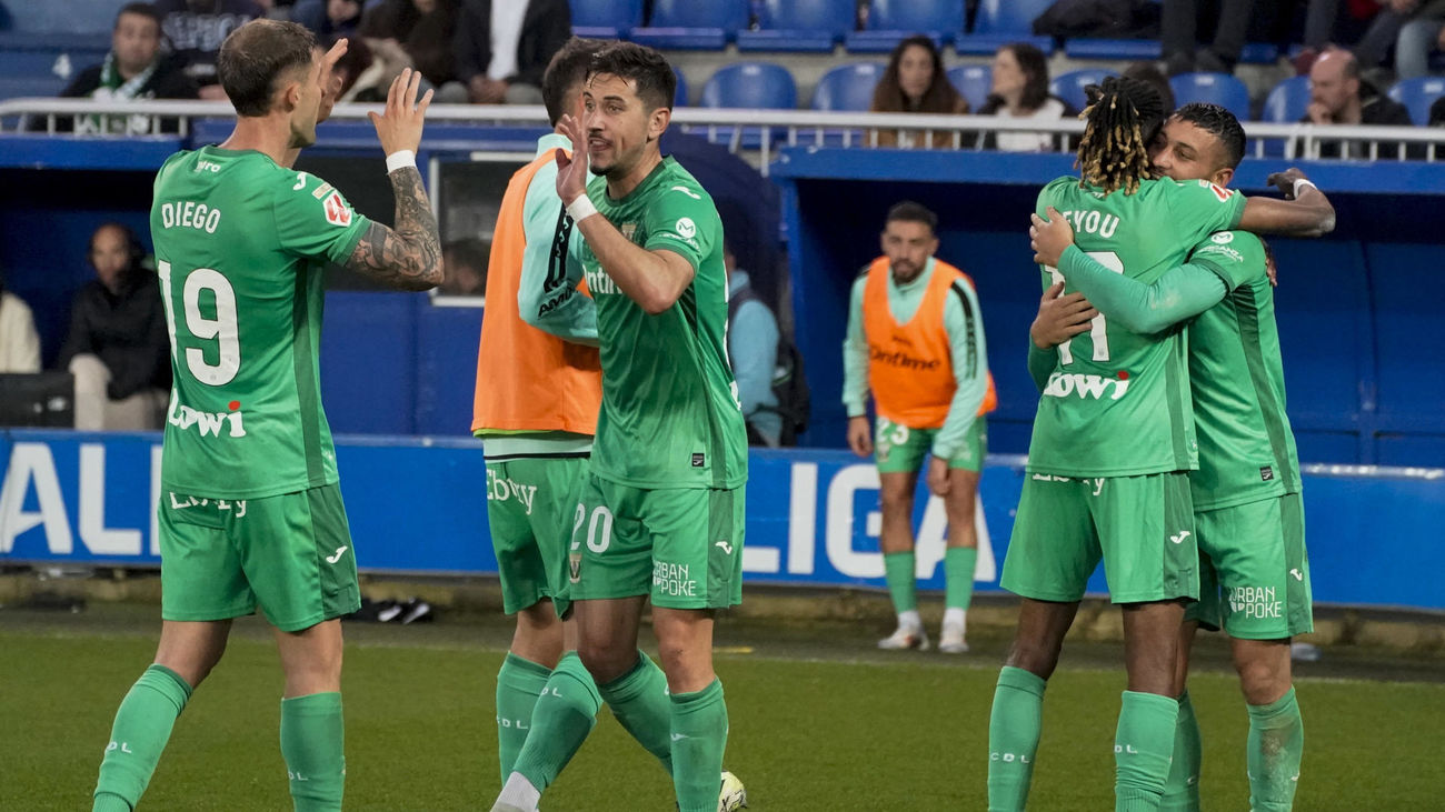 Los jugadores del Leganés celebran su gol en Mendizorroza