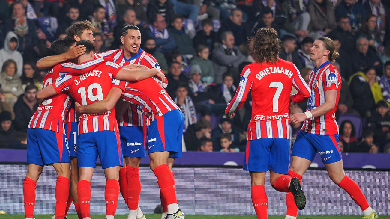 Los jugadores del Atlético celebran un gol en Valladolid