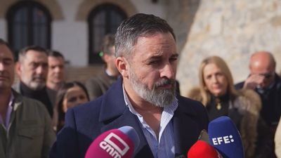 Abascal acusa al PSOE de “estar de celebración” mientras “España está de luto” tras la DANA