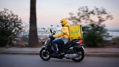 Los repartidores de Glovo dejarán de ser autónomos, así serán sus nuevos contratos laborales