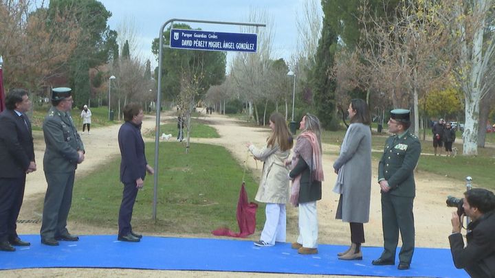 Hortaleza recuerda con un parque a los guardias civiles asesinados por una narcolancha en Barbate