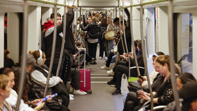 Valencia recupera su metro tras la dana