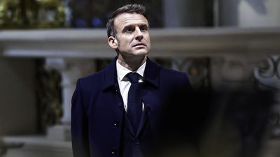 Macron abre la puerta del gobierno a los socialistas aunque sigue mirando al centro derecha