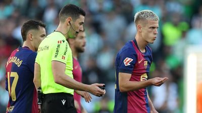 Dani Olmo pierde un diente en pleno partido ante el Betis