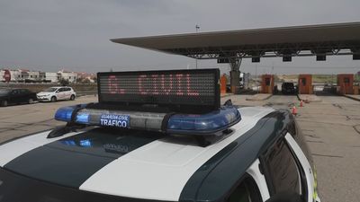 El Gobierno de Pedro Sánchez oficializa la salida de la Guardia Civil de Tráfico de Navarra, en pleno puente de la Constitución