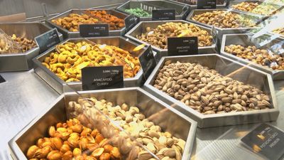 Frutos secos tostados de manera artesanal: almendra con pimentón de la vera