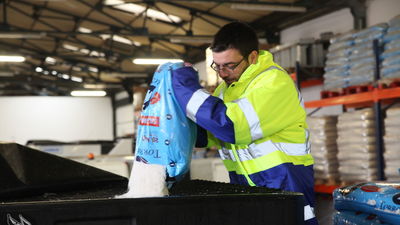 Fuenlabrada reparte sal anta la previsión de heladas