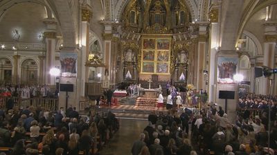 Los Reyes arropan a familiares de las víctimas de la DANA en la misa funeral de Valencia