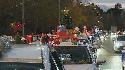 Taxiluz, un paseo navideño para los mayores de Madrid