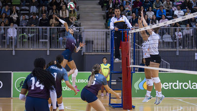 Voleibol Madrid brilla con una clara victoria ante Sayre CC La Ballena