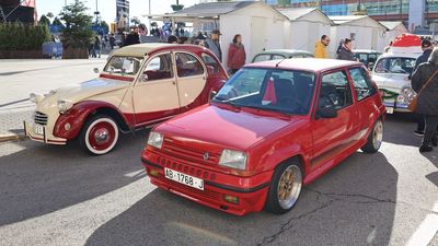 Desfile y concentración de coches clásicos en Fuenlabrada