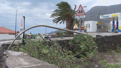 Alerta máxima en las islas occidentales de Canarias a causa del viento