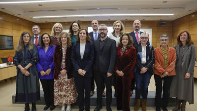 Mónica García pide "tranquilidad" con Muface y Ayuso dice que el Gobierno juega con la sanidad de todos los españoles