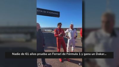 Carlos Sainz rueda junto a su padre en su despedida de Ferrari