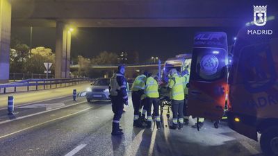 Un motorista grave tras impactar contra el guardarraíl en la M-30