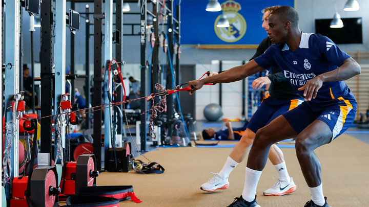 Mendy vuelve con el grupo y podría estar contra el Sevilla