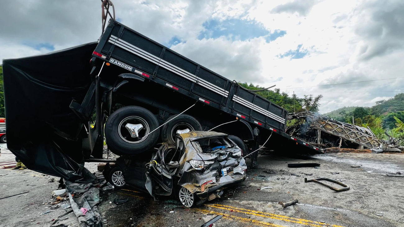 Accidente múltiple de tráfico cerca de Minas Gerais, en Brasil