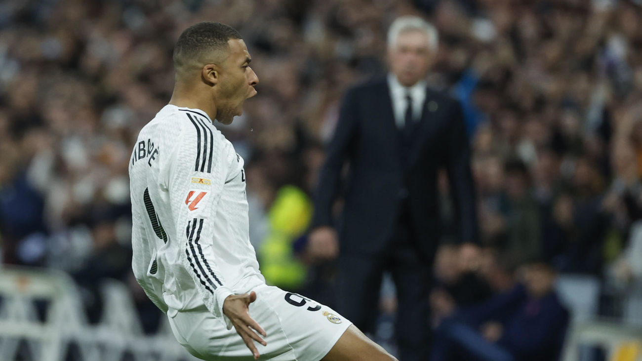 Kylian Mbappé celebra la consecución del 1-0 del Real Madrid ante el Sevilla