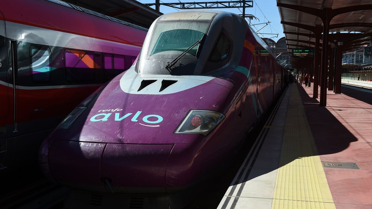 Un tren avlo en la estación de Chamartín