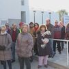 Vecinos de Alcorcón desafían al frío para pedir la reapertura de su centro de mayores