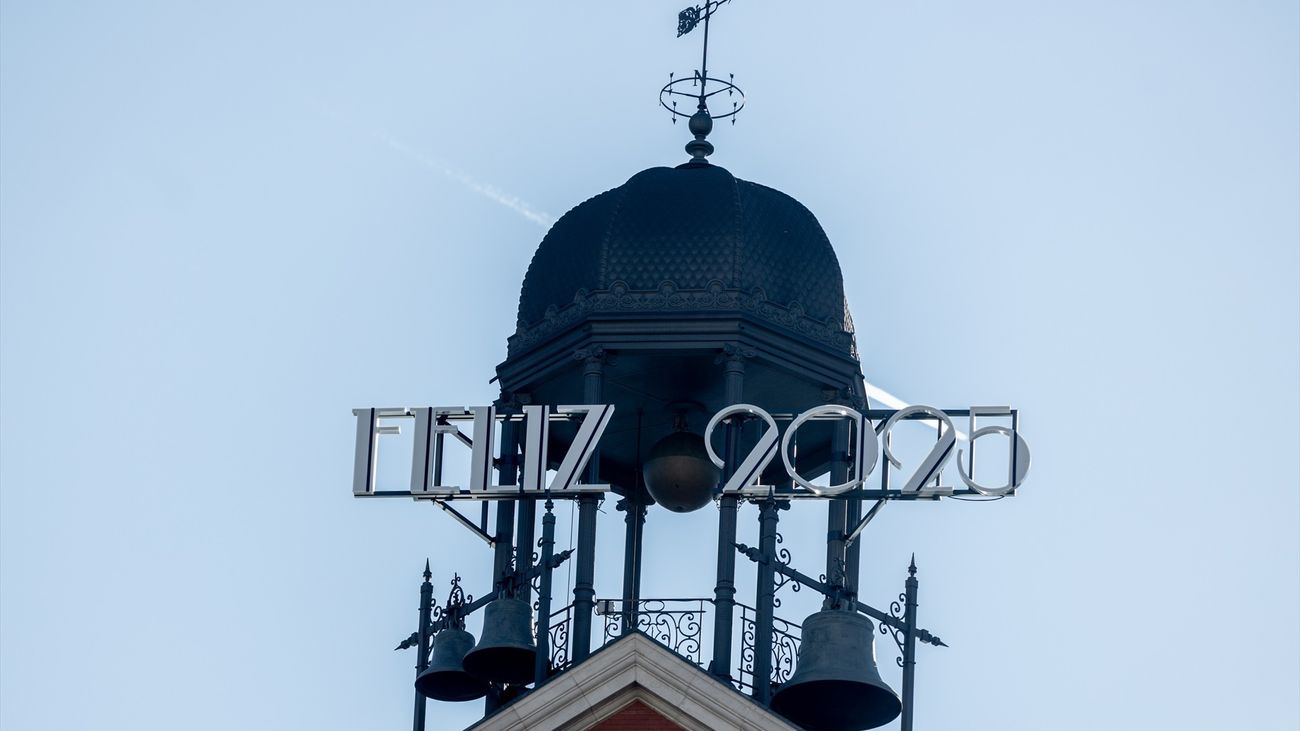 Rótulo luminoso en el reloj de la Puerta del Sol