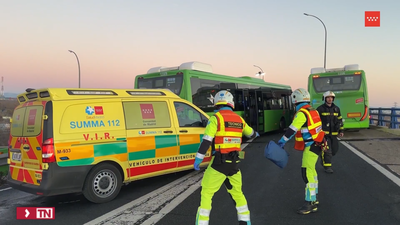 Muere la mujer que conducía en sentido contrario y chocó con un autobús con pasajeros en la A-1