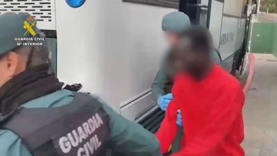 Detenidos 7 patrones de un cayuco llegado a El Hierro por el presunto asesinato de 4 migrantes en la travesía