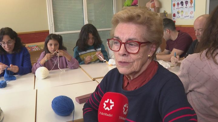 Ganchillo para unir generaciones en Valdemanco