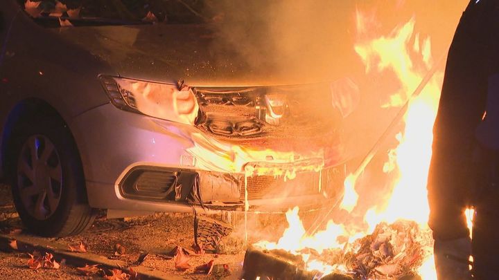 La Policía investiga la quema de varios contenedores en dos calles de Carabanchel