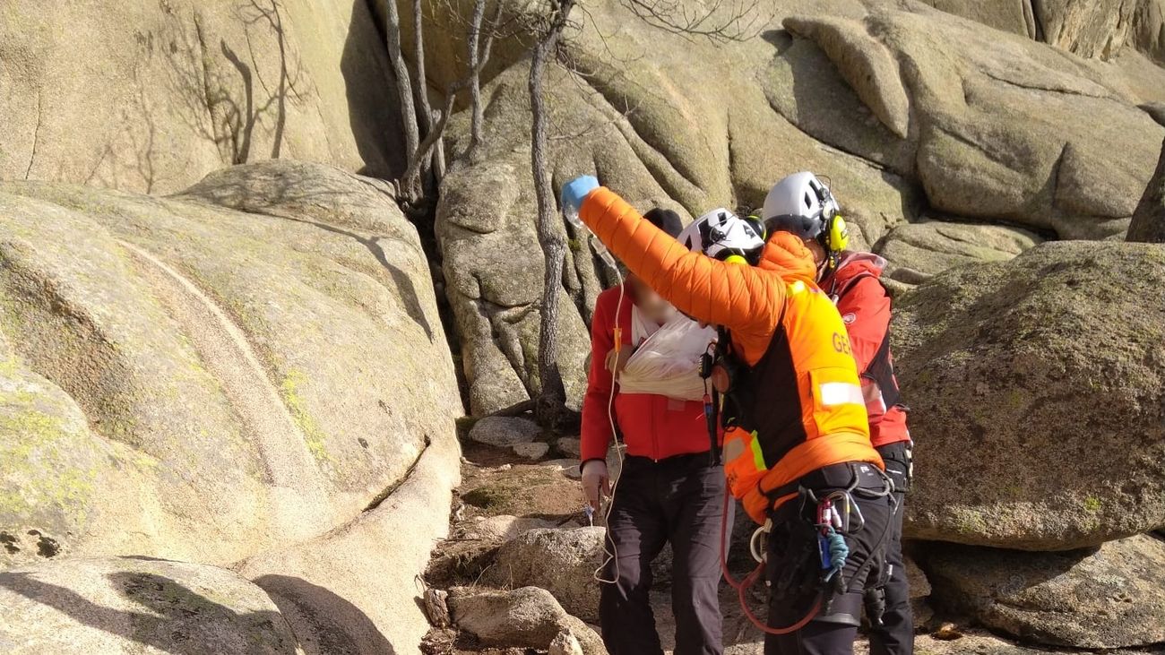 Rescatan a un escalador de 70 años en La Pedriza