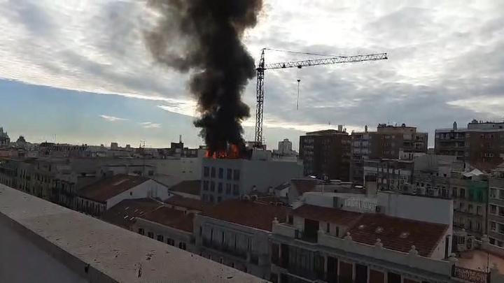 Extinguido el incendio en una azotea de la glorieta de Quevedo, que no ha dejado heridos