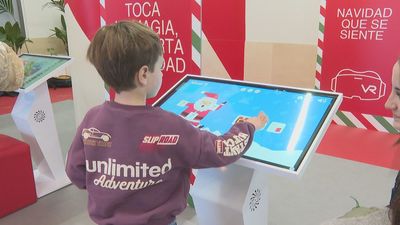 Casi un millar de niños se divierten en el espacio de juegos interactivos navideños del Centro de Innovación