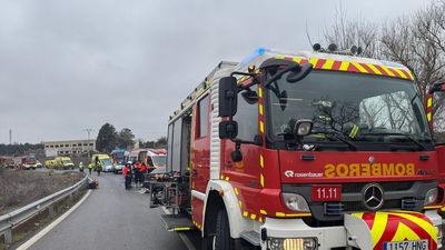 Dos heridos graves en una colisión frontal entre dos turismos en la M-123