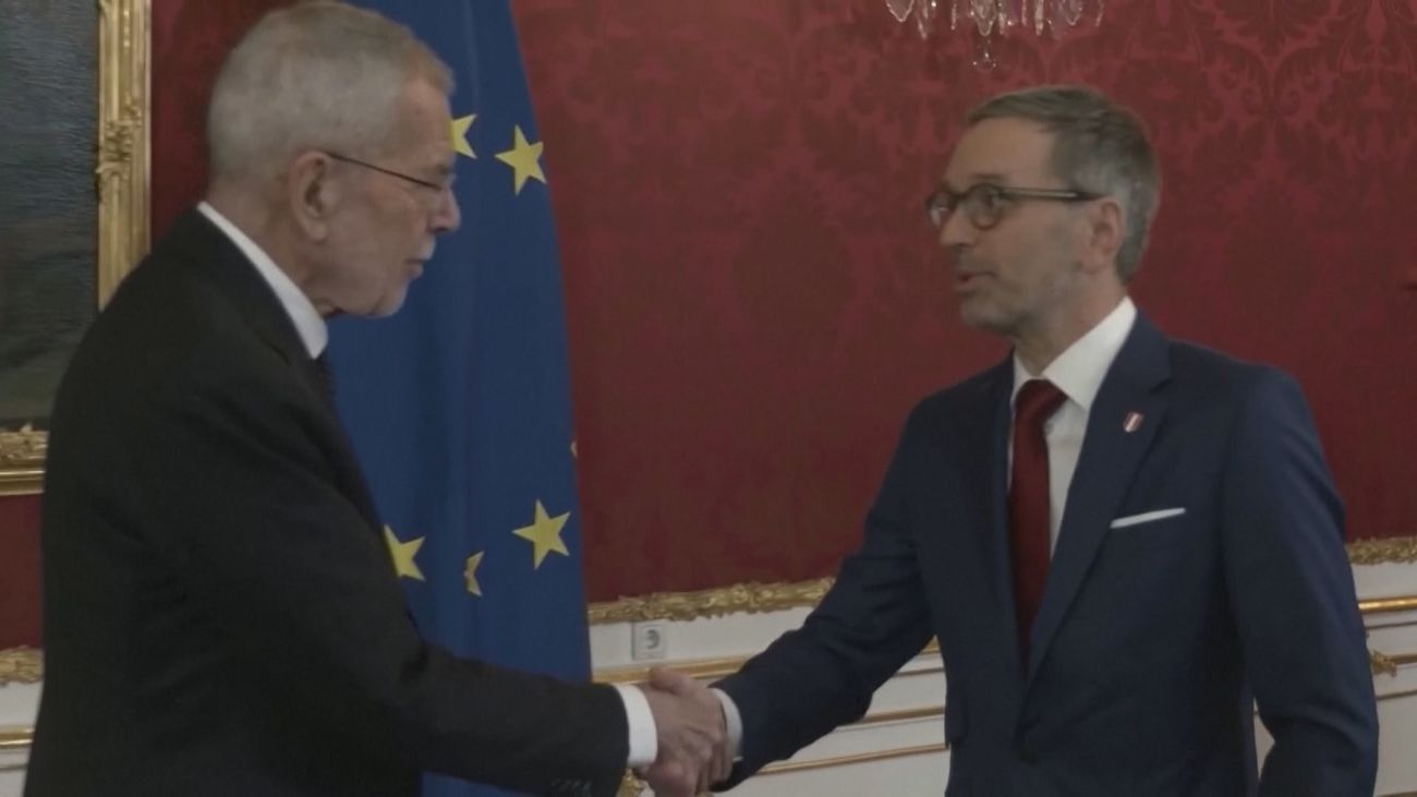 El presidente de Austria Alexander Van der Bellen y Herbert Kickl, líder del FPÖ