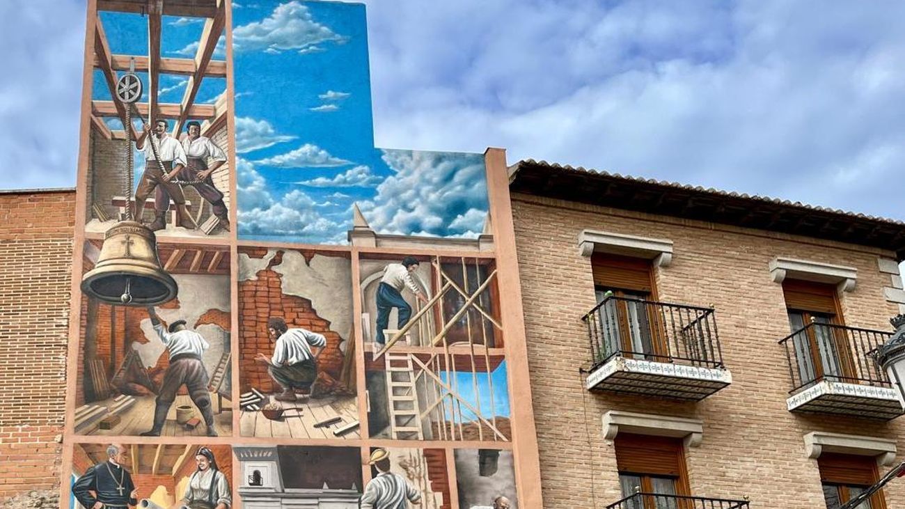 Mural sobre la Iglesia de San Esteban, en Fuenlabrada