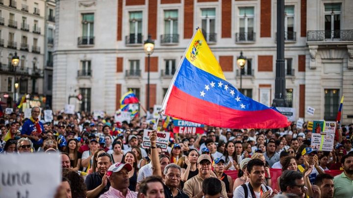 Manifestación en la Puerta del Sol por la democracia en Venezuela