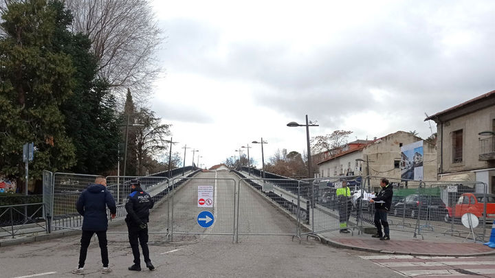 Collado Villalba cierra el puente sobre las vías del tren