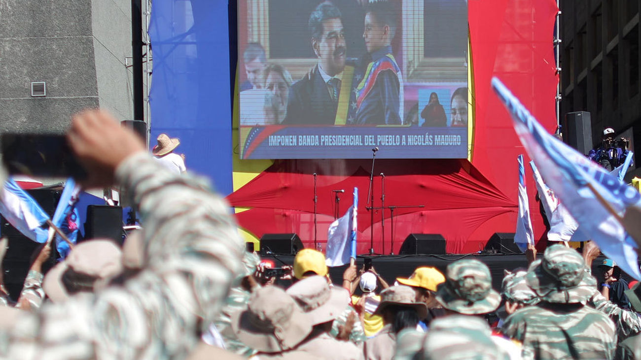 Milicias chavistas siguen la toma de posesión de Nicolás Maduro en Caracas