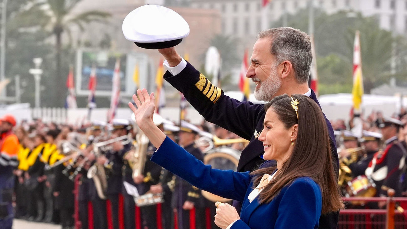 La princesa Leonor zarpa en el 'Juan Sebastián de Elcano' tras una emotiva despedida de los reyes