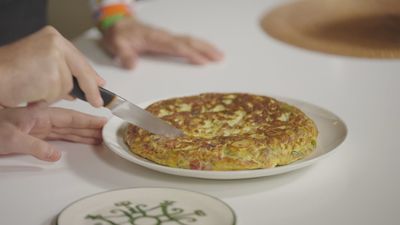 Sabor a Madrid: Tortilla con chicharrones en Sevilla la Nueva