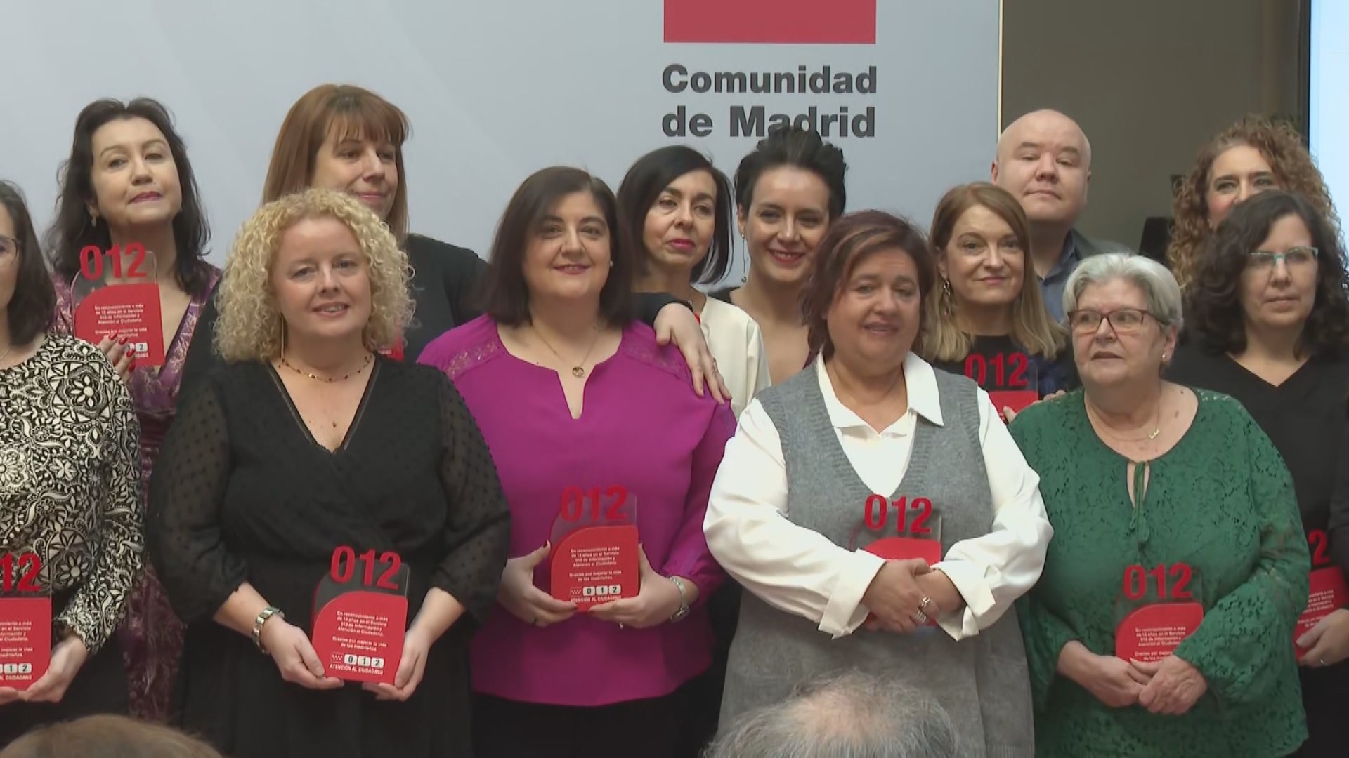 La Comunidad de Madrid premia a los empleados más veteranos del servicio 012 de Atención al Ciudadano